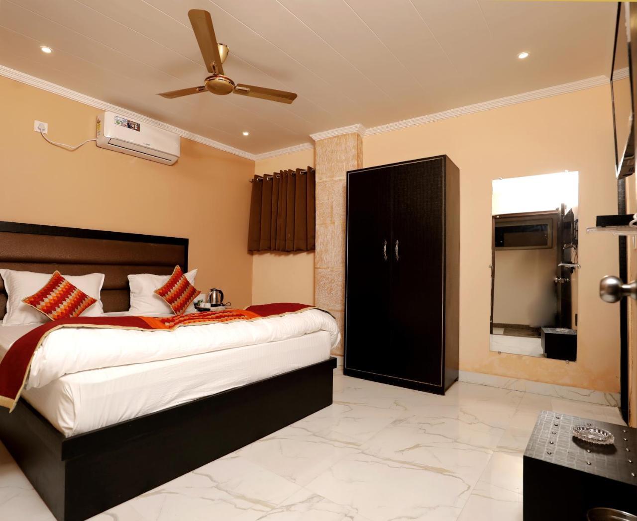 The Park Presidency Hotel Bareilly Exterior photo