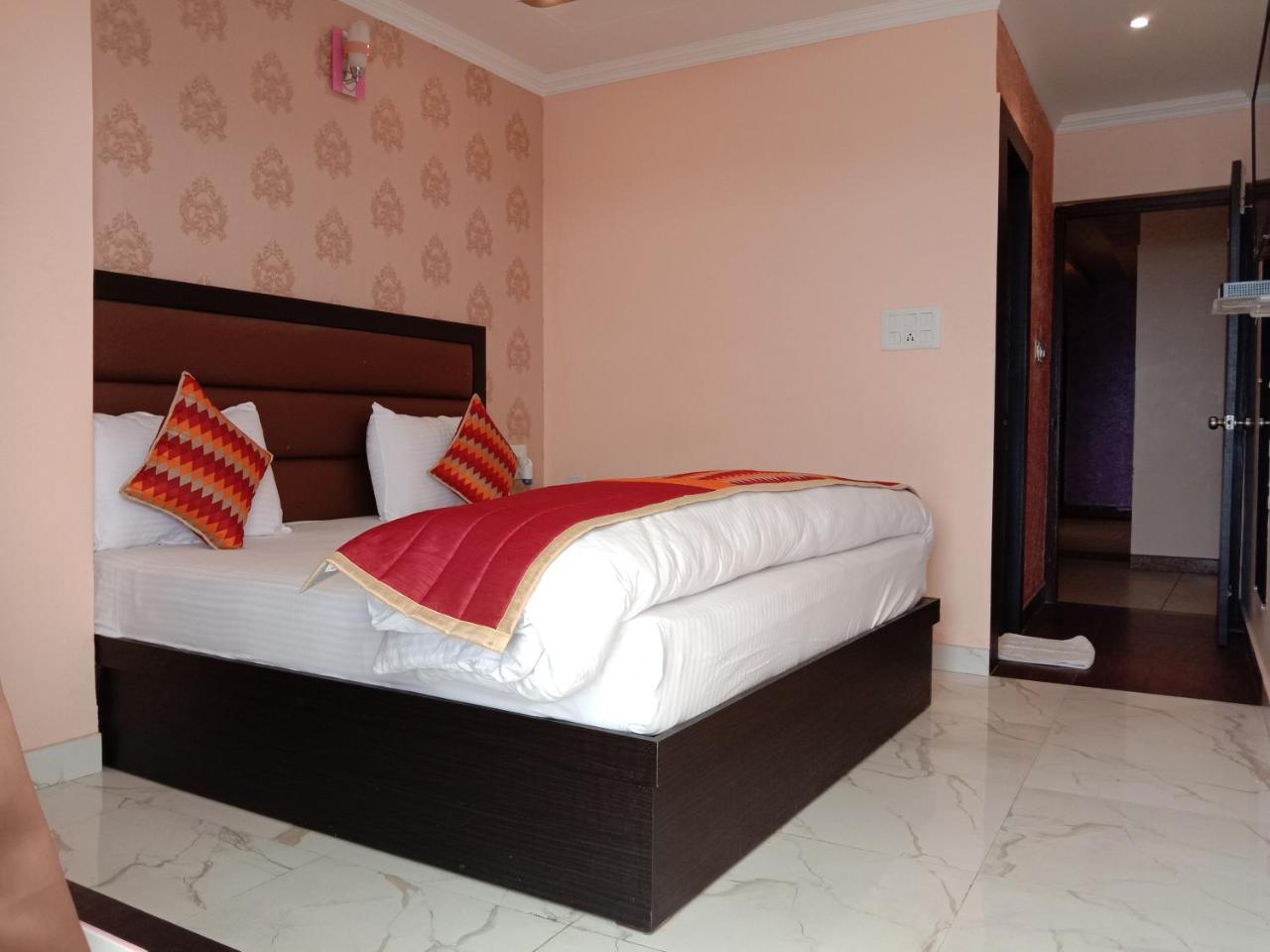 The Park Presidency Hotel Bareilly Exterior photo