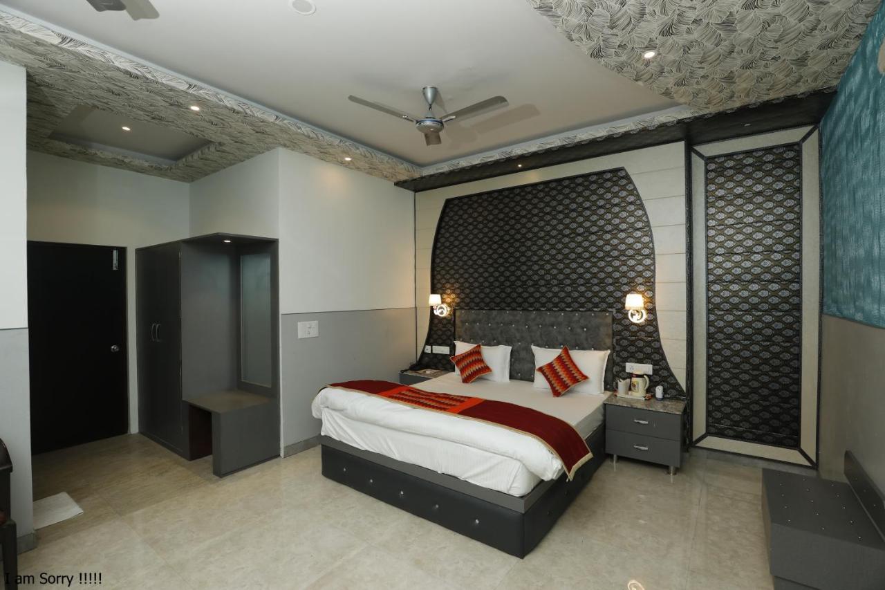 The Park Presidency Hotel Bareilly Exterior photo