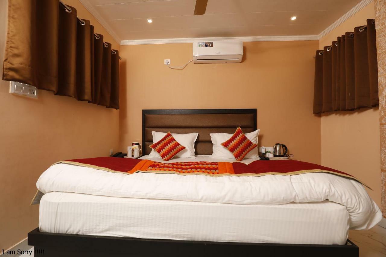 The Park Presidency Hotel Bareilly Exterior photo